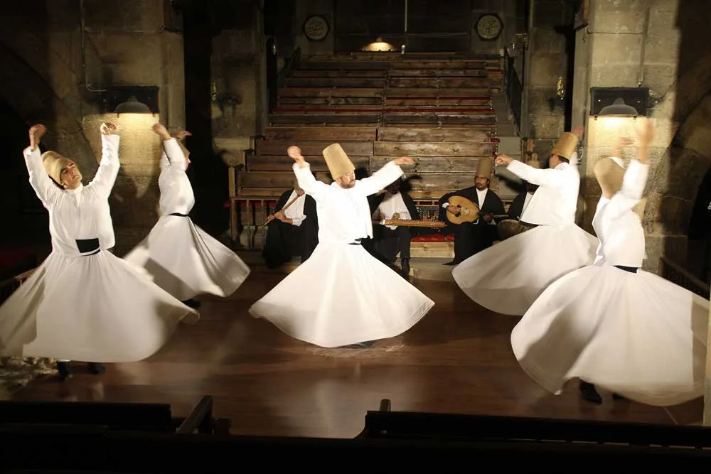 Saruhan-Whirling-Dervishes-Saruhan-Kultur-ve-Kongre-Merkezi